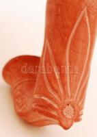 Díszes népi motívumos cseréppipa-fej, réz fedővel, Galambos Lajos kaposvári pipakészítő "G. L. ...