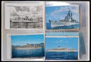 Modern képeslapalbum 64 férőhellyel, benne 46 db modern hajó motívumú képeslappal / Modern postcard ...