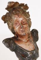 Festett spiáter szecessziós hölgy szobor alabástrom talpazaton, sérült, m: 15 cm