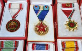 8db szocialista kitüntetés, mindegyik dísztokban, benne "Közbiztonsági Érem", "Felszabadulási Jubileumi Emlékérem", "A Haza Fegyveres Szolgálatában" kitüntetések T:vegyes