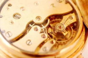 Brevets arany (Au.) 14k zsebóra, kalendáriumos porcelán sérült számlap, negyedütős, több helyen jelz...