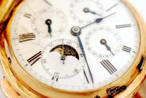 Brevets arany (Au.) 14k zsebóra, kalendáriumos porcelán sérült számlap, negyedütős, több helyen jelz...