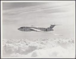 cca 1970 2 db Fotó Clipper Victor, Boeing 747-121-es típusú repülőgép. / 2 Photo Clipper Victor, Boe...