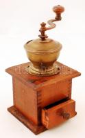 Régi réz-fa kávédaráló, működőképes állapotban, 13×13×24,5 cm