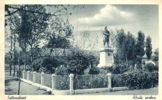 Soltvadkert, Hősök szobra (EK)