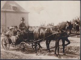 Vidéki uraságok. Régi fotó. 17x23cm