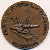 1896. "Magyar Mezőgazdasági Múzeum" Br plakett (96mm) T:2