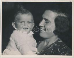 cca 1934 Kinszki Imre (1901-1945): Kinszki Judit öt hónapos, 13x17 cm