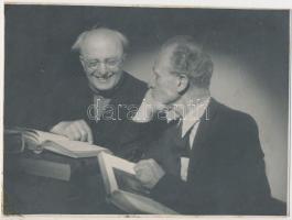 1951 Kerny Istvánról (1879-1963) és Hernádi úrról készült kettős portré, kis felületi törésvonallal,  9x12,5 cm