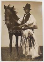 cca 1930 Kerny István (1879-1963): Bugaci csikós, feliratozott vintage fotóművészeti alkotás, 30x20,5 cm
