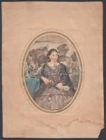cca 1850-1860 Női portré, korai fénykép, erősen átfestve, kontúrvonalak megerősítve, vékony (vízfoltos) paszpartuban, képméret 14x10 cm, karton 24x18 cm