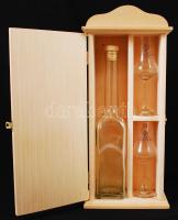 "Házi patika" feliratú fa doboz, benne pálinkásüveg, + 2 db Győri Likőr feliratú likőröspo...