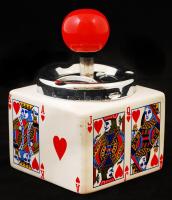 Retro üríthető kártyás hamutartó, 9×9×13 cm