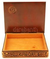 "Magyar Autóklub 1900", gazdagon díszített réz doboz, fa béléssel, tetjén porcelán berakás...