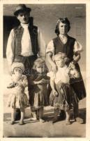 Hungarian folklore, family photo (fa)