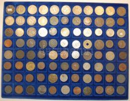 Jó hagyaték tétel, egész világ, Rómától (119db) napjainkig, benne 69db Ag és még sok más hordozható ...