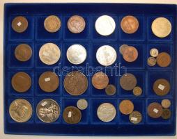 Jó hagyaték tétel, egész világ, Rómától (119db) napjainkig, benne 69db Ag és még sok más hordozható ...
