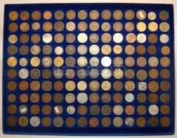 Jó hagyaték tétel, egész világ, Rómától (119db) napjainkig, benne 69db Ag és még sok más hordozható ...