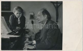 cca 1970 Kósa György (1897-1984) zeneszerző, zongoraművész és felesége, Bartók és Kodály tanítványa volt, feliratozva 8,5x10,5 cm
