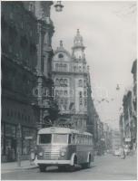cca 1950 Egy kép Budapest közlekedéstörténetéből, a 74-es troliról, 24x18 cm