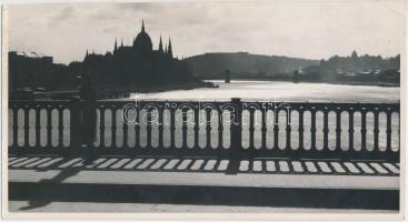 cca 1950 Budapest, Dunai panoráma a Margit hídról felvéve, 9x17 cm