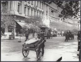 cca 1900-1910/cca 1970 Budapest, omnibusz a Rákóczi (?) úton, korabeli negatívról készült későbbi másolat, 18x24 cm