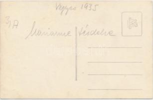 1935 Budapest, Marianne térdelve, feliratozott fotó a Szentpál mozgásművészeti iskola archívumából, ...