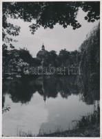 cca 1935 Budapest, Városligeti tó, jelzetlen vintage városfotó Reich Péter Cornel hagyatékából, 24x18 cm