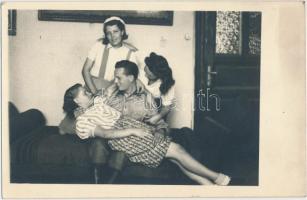 cca 1950 Vitéz katonának de jól megyen dolga…., fotólap, 9x14 cm