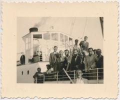 1942. július 5. Tiszavölgyi József felvételei egy balatoni kirándulásról, 11 db fénykép 6x9 cm és 5x7 cm-es méretben