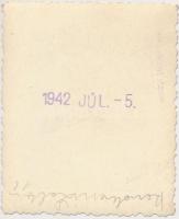 1942. július 5. Tiszavölgyi József felvételei egy balatoni kirándulásról, 11 db fénykép 6x9 cm és 5x...