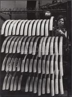 cca 1970 Kalocsai Rudolf: Kerékpár gyárban, feliratozott vintage fotóművészeti alkotás, a szerző hagyatékéból, 24x18 cm