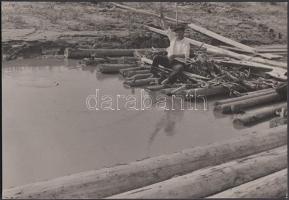 cca 1933 Jermy László: Horgász, aláírt vintage fotóművészeti alkotás, 11x16 cm