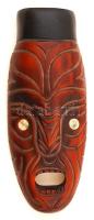 Afrikai stílusú felakasztható faragott fa maszk, gyöngyházberakásos szemekkel, h: 21,5 cm