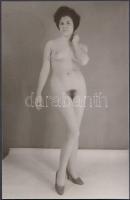 cca 1970 Műtermi aktfotó, finoman erotikus fénykép, 14x9 cm / cca 1970 Erotic photo, 14x9 cm