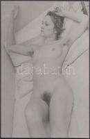 cca 1970 Álmatlan meleg nyári éjszakán, finoman erotikus fénykép, 9x14 cm / cca 1970 Erotic photo, 14x9 cm