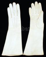 Női glaszé kesztyű, bőr, kis méretű, tört fehér színű.