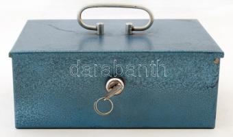 Fém pénzkassza, a hozzá való kulccsal, 26,5×17×11 cm
