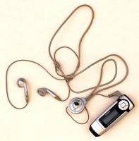 USB-csatlakozós MP3-lejátszó, hozzá tartozó fülessel, működik