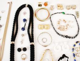 Bizsu tétel (függők, kitűzök, gyöngyök, karperecek, klipszek)