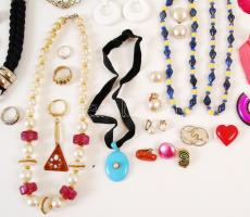 Bizsu tétel (függők, kitűzök, gyöngyök, karperecek, klipszek)