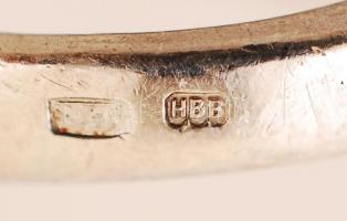 Ezüst (Ag.) gyűrű, szintetikus kövekkel, jelzett, mérete: 51 bruttó: 4.6 g