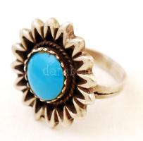 Ezüst (Ag.) gyűrű, szintetikus kővel, jelzett, mérete: 49 bruttó: 6 g