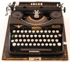 1918 Adler írógép magyar billentyűzettel, felújított, működik, a zár nem működik, de a fedél rögzíthető