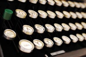 1918 Adler írógép magyar billentyűzettel, felújított, működik, a zár nem működik, de a fedél rögzíth...