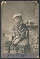 Gyermek kürttel , keményhátú, régi fénykép. Huszty Zoltán műterme. Budapest 12x8cm