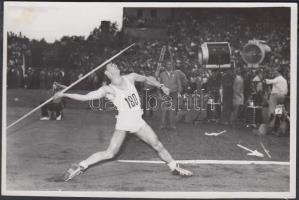 Janusz Sidle gerelyvető, II. Nemzetközi Ifjúsági Játékok. Varsó. Régi fénykép. / 2and International Youth Games in Warsaw. 12x18cm