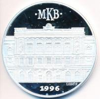 Lebó Ferenc (1960-) 1996. "MKB Rt." Ag emlékérem eredeti dísztokban tájékoztatóval (31,22g...