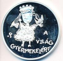 1998. 2000Ft Ag "UNICEF - A világ gyermekei" dísztokban tanúsítvánnyal T:PP ujjlenyomatos