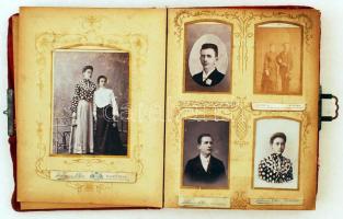 cca 1880-1910 Régi családi fotóalbum, 44 db vizitkártya, igazolványkép, stb. formátumú fényképpel, különféle méretben, szakadt kötésű, szövetborítású kapcsos albumba kötve.